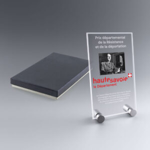 Trophée en verre avec gravure et photo pour commémoration officielle